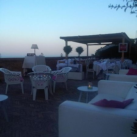 Castello - Solo Pernotto Hotel Cupra Marittima Kültér fotó