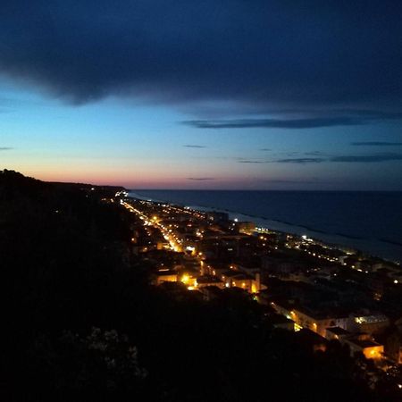 Castello - Solo Pernotto Hotel Cupra Marittima Kültér fotó